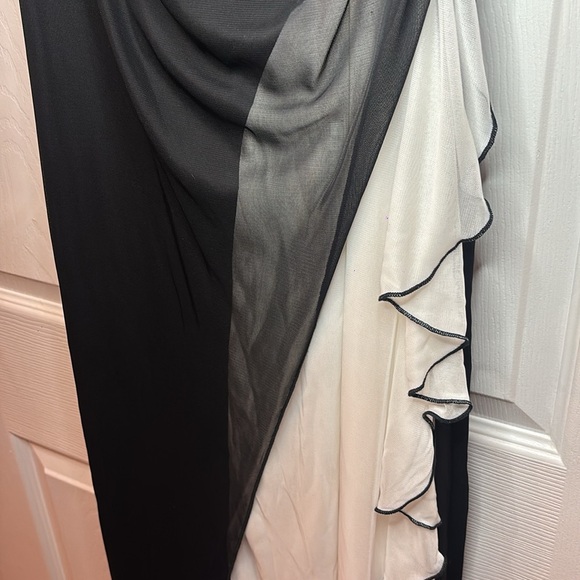 City Triangles Black and White Side Slit Halter Dress Size 13 - Picture 3 of 8